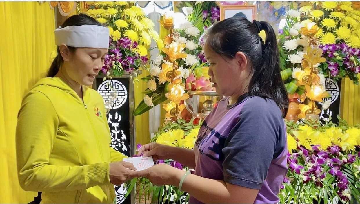 Tang lễ lặng lẽ, đơn sơ của quán quân 'Tài tử miệt vườn' qua đời ở tuổi 43 5 Tang lễ lặng lẽ, đơn sơ của quán quân Tài tử miệt vườn qua đời ở tuổi 43 - Ảnh 4